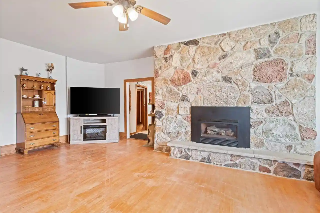 Photo 3 of Single family home for sale at 836 Main St, Marinette, WI 54143 | MLS# 50333144 | Listing updated on 2026-09-24