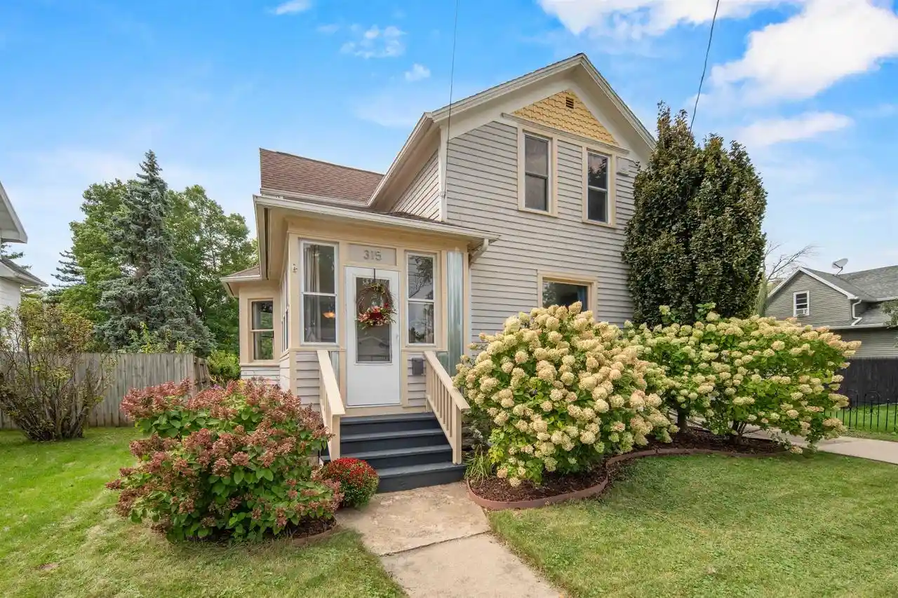 Photo 1 of Single family home for sale at 315 Van St, Neenah, WI 54956 | MLS# 50333147 | Listing updated on 2026-09-23
