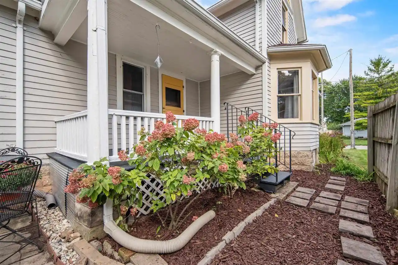 Photo 2 of Single family home for sale at 315 Van St, Neenah, WI 54956 | MLS# 50333147 | Listing updated on 2026-09-23