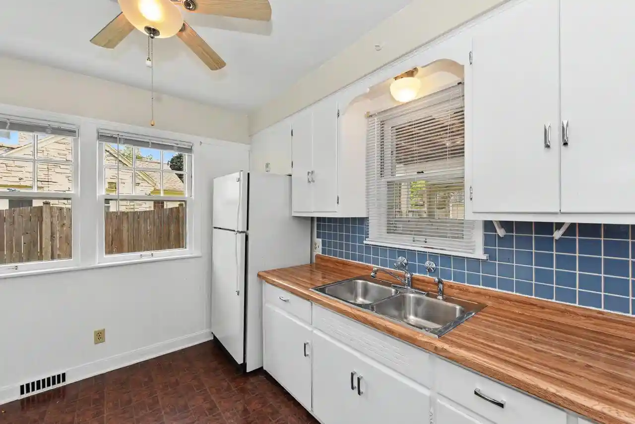 Listing Photo 4 - Condo for sale in building located at 2161 W Raleigh Ave, Glendale, WI 53209 - Unit #2163