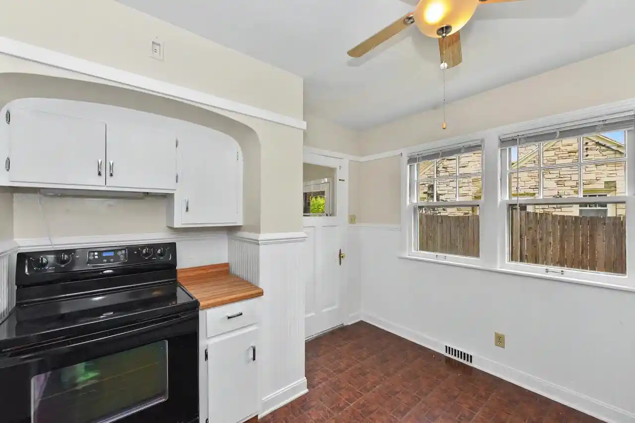 Listing Photo 5 - Condo for sale in building located at 2161 W Raleigh Ave, Glendale, WI 53209 - Unit #2163