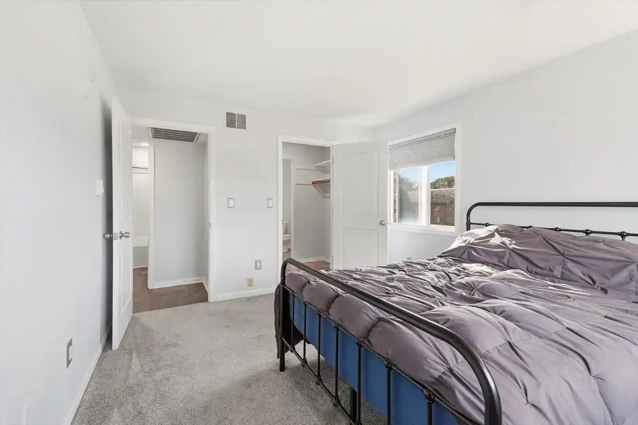 Listing Photo 4 - Condo for sale in building located at 10278 W Whitnall Edge Cir, Franklin, WI 53132 - Unit #204