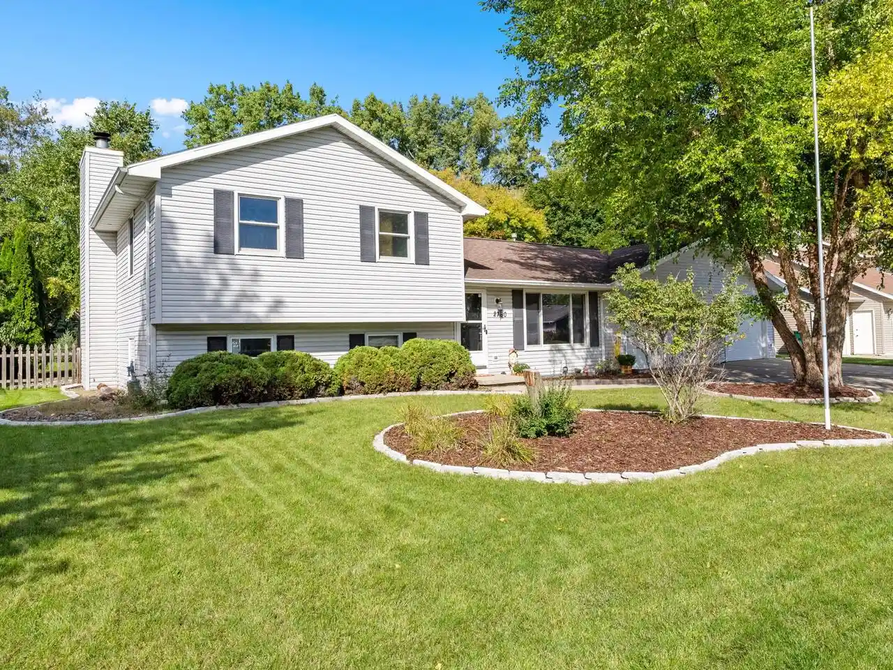 Photo 1 of Single family home for sale at 2760 Sunray Ln, Green Bay, WI 54313 | MLS# 1981801 | Listing updated on 2026-09-23