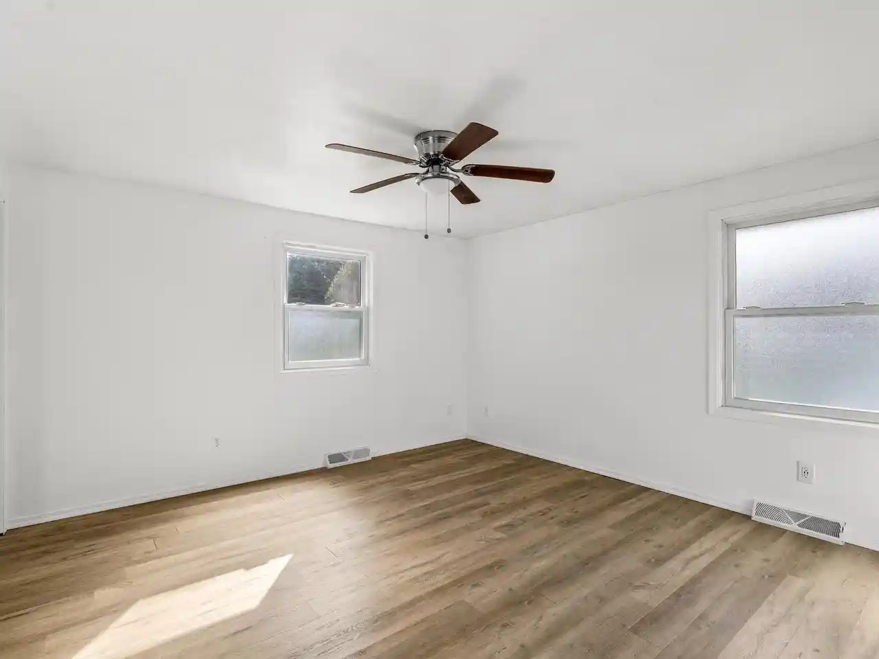 Photo 4 of Single family home for sale at 2760 Sunray Ln, Green Bay, WI 54313 | MLS# 1981801 | Listing updated on 2026-09-23