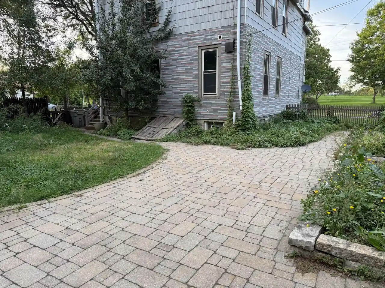 Photo 3 of Sale Pending at 2137 W Pierce St, Milwaukee, WI 53204 | MLS# 1981813 | Listing updated on 2026-09-28