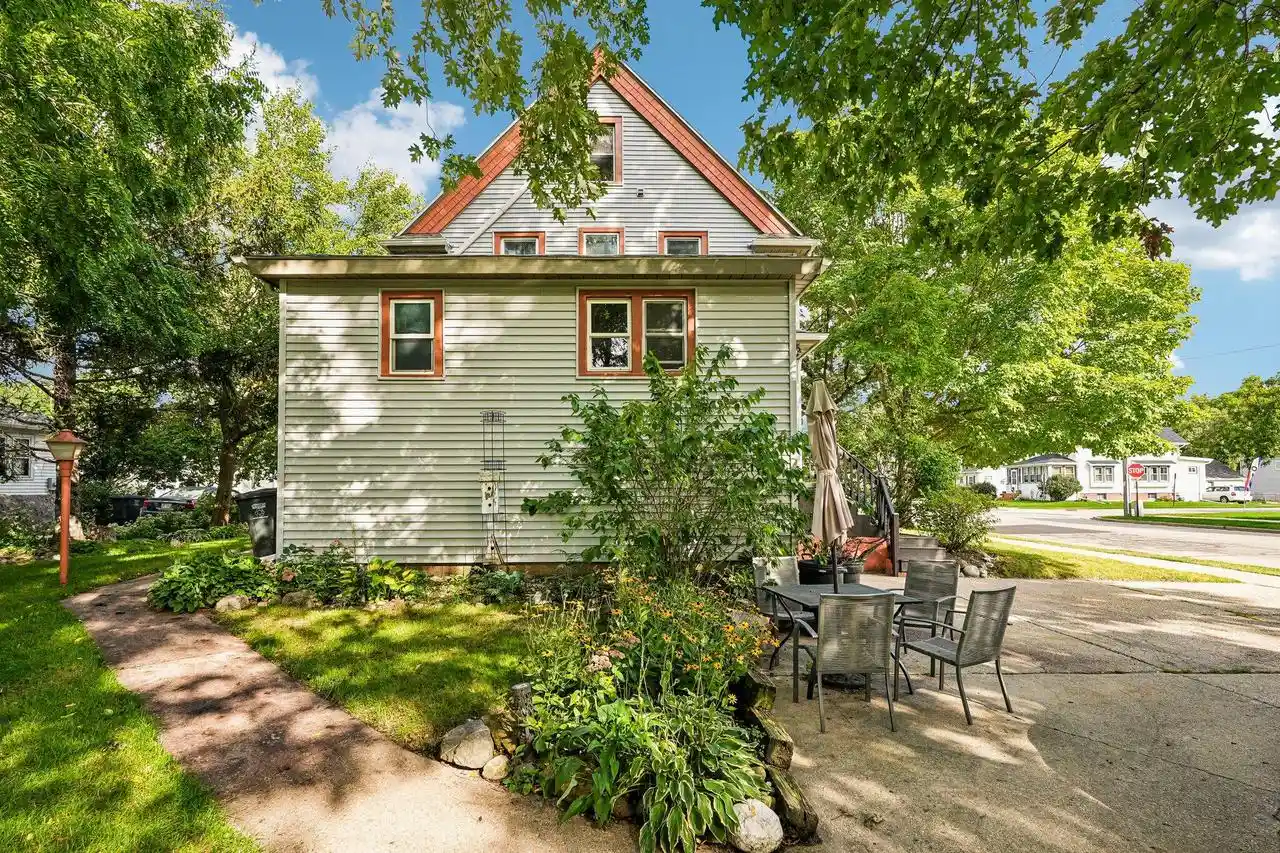 Listing Photo 4 - Condo for sale in building located at 530 S Main St, Oconomowoc, WI 53066 - Unit #530A