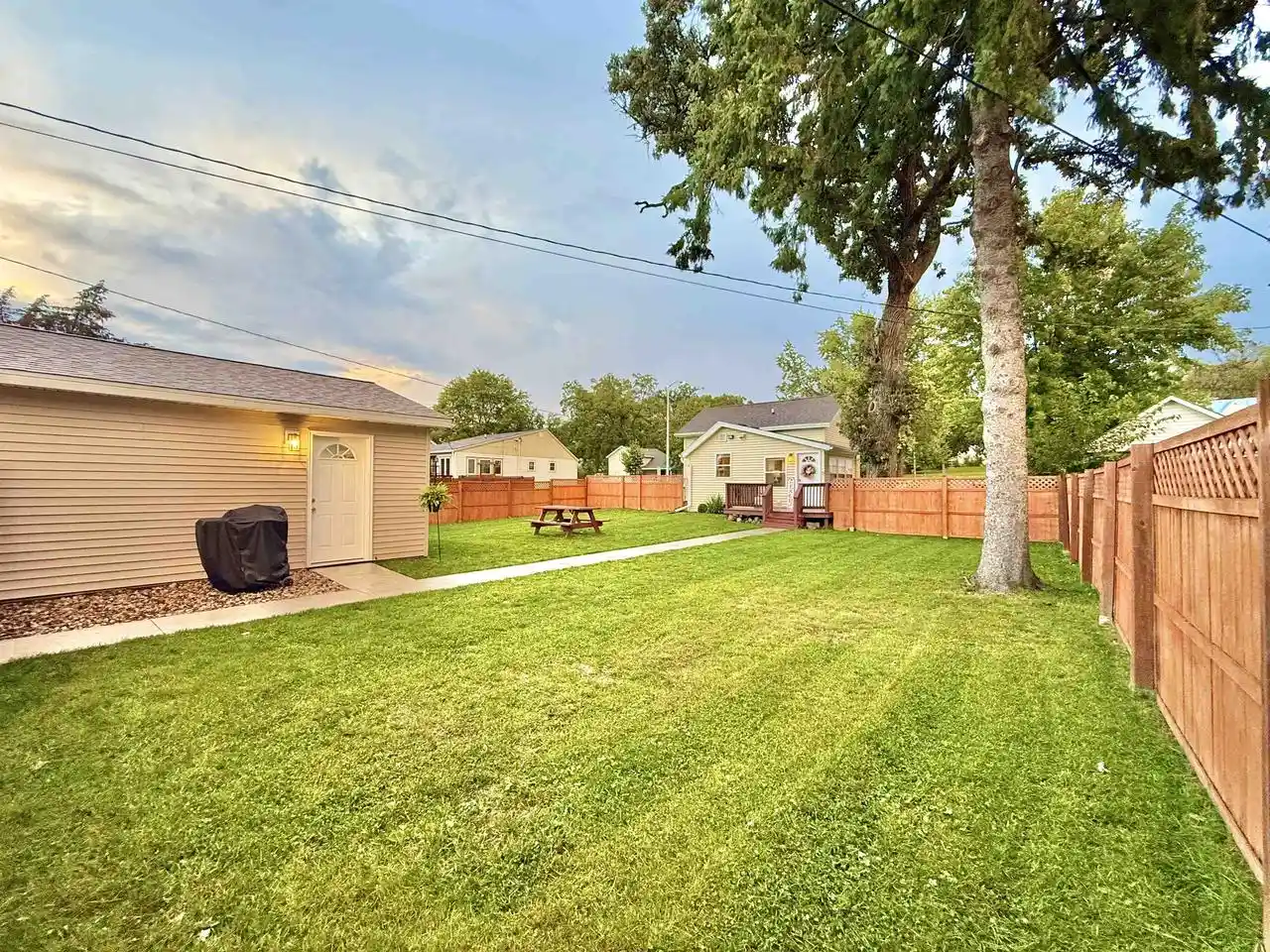 Photo 3 of Sale Pending at 509 8th Avenue, Baraboo, WI 53913 | MLS# 2033299 | Listing updated on 2026-09-27