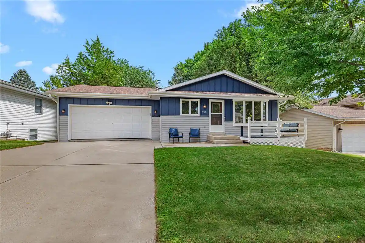 Photo 1 of Single family home for sale at 819 Kings Ridge Ct E, West Bend, WI 53090 | MLS# 1981850 | Listing updated on 2026-09-26