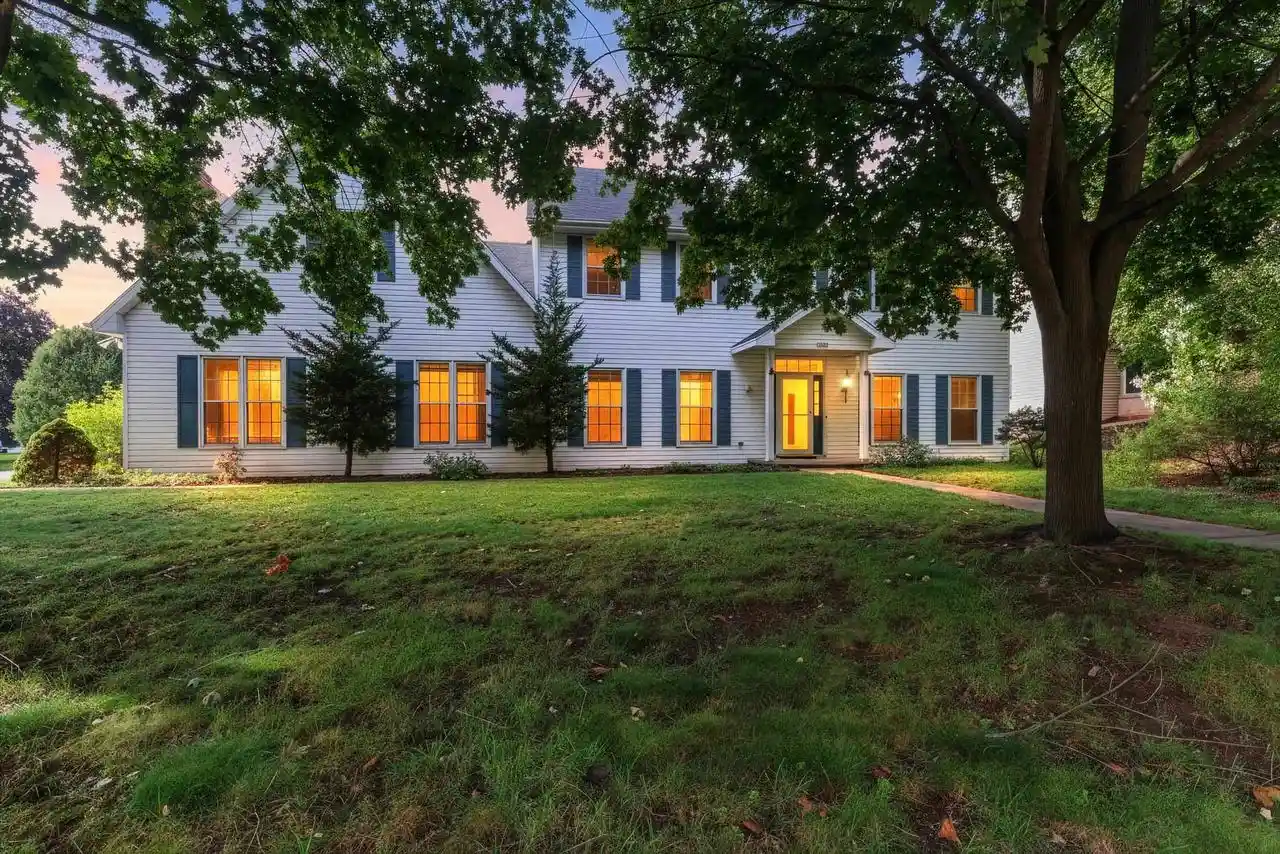 Photo 1 of Single family home for sale at 1498 Parkway Dr, Green Bay, WI 54304 | MLS# 50333149 | Listing updated on 2026-09-24