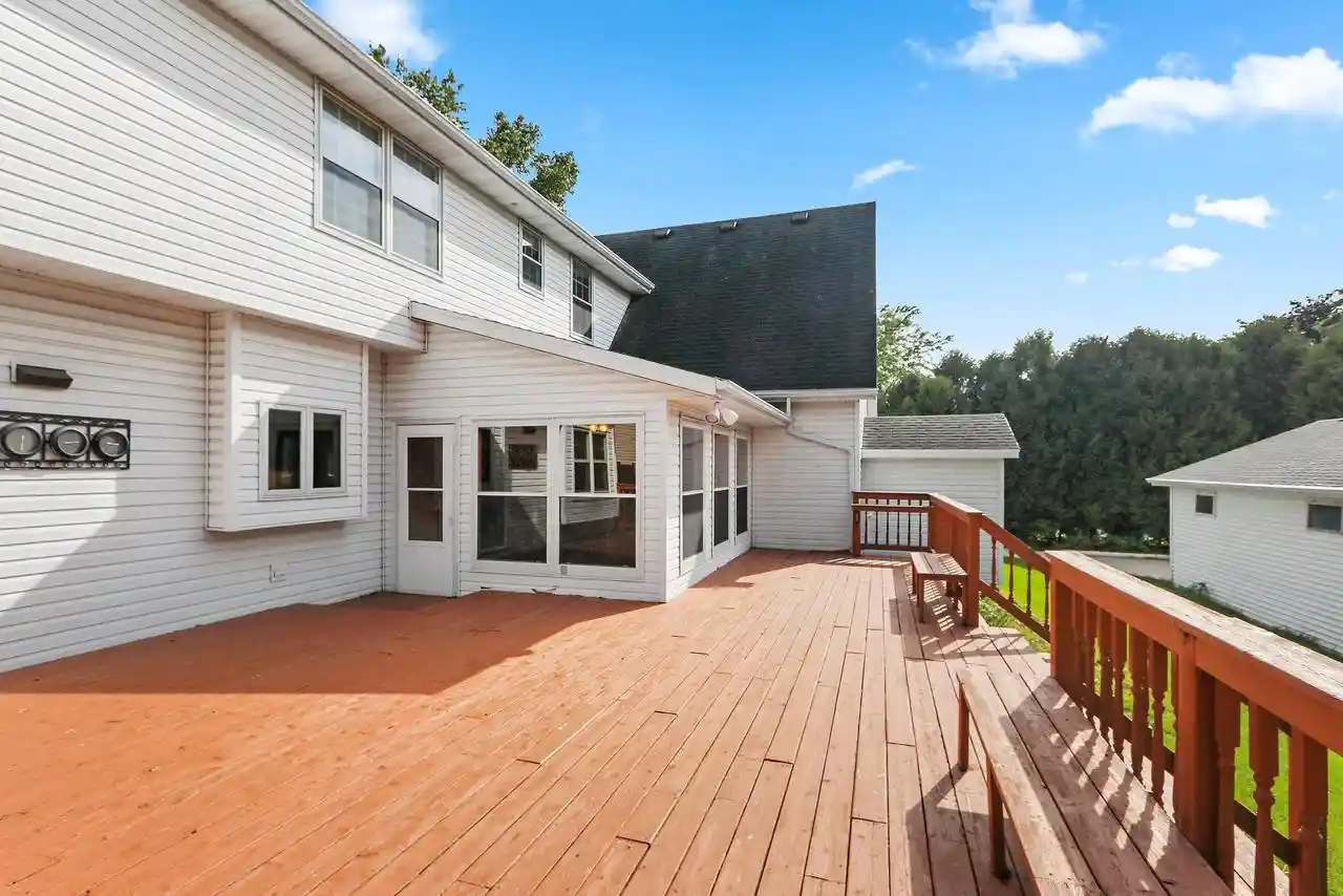 Photo 3 of Single family home for sale at 1498 Parkway Dr, Green Bay, WI 54304 | MLS# 50333149 | Listing updated on 2026-09-24