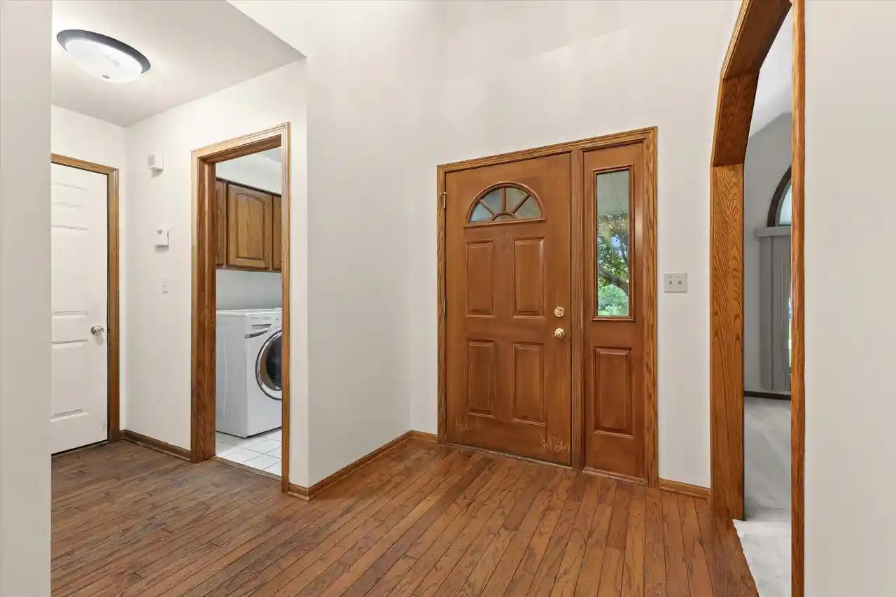 Photo 4 of Single family home for sale at 1661 Wood Ridge Ln, Burlington, WI 53105 | MLS# 1981870 | Listing updated on 2026-09-24