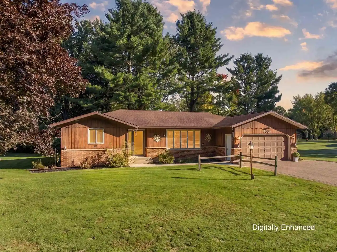 Photo 1 of Single family home for sale at 2001 E Blodgett St, Marshfield, WI 54449 | MLS# 22604744 | Listing updated on 2026-09-26