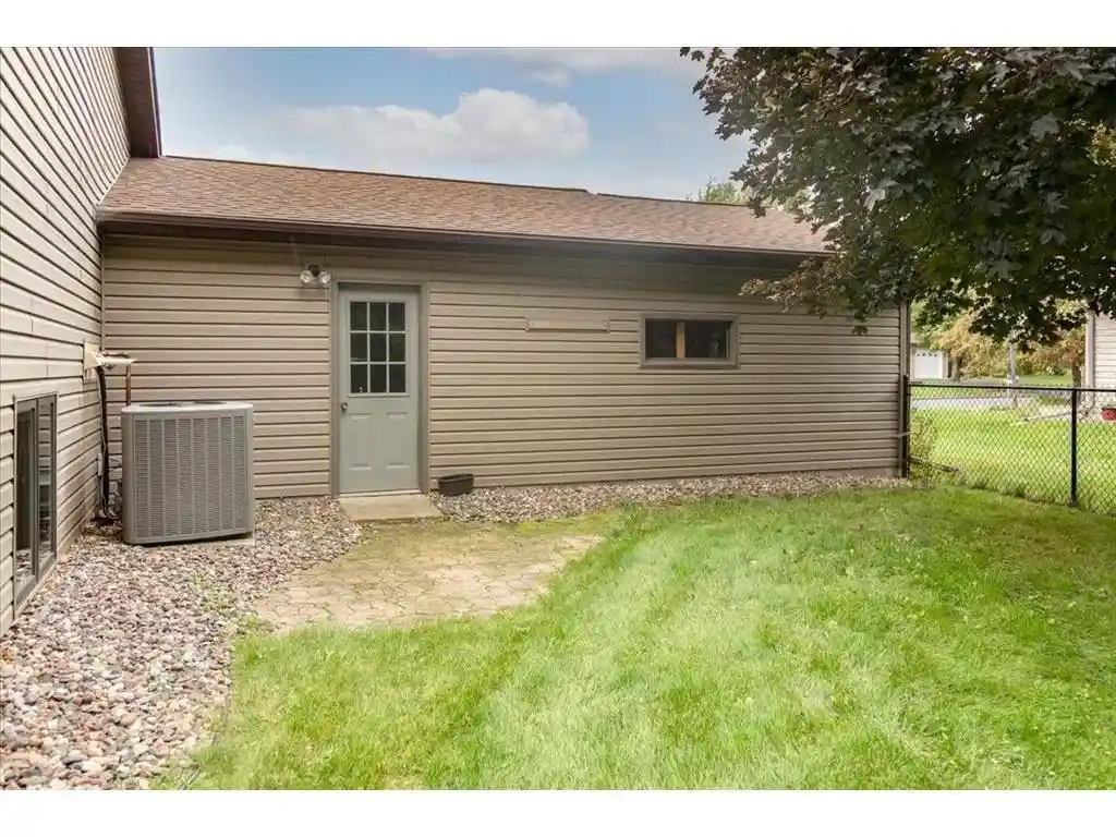 Photo 2 of Single family home for sale at 2925 Plum Tree Cir, Menomonie, WI 54751 | MLS# 7149294 | Listing updated on 2026-09-25