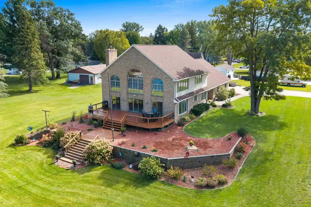 Photo 1 of Single family home for sale at 3350 Lakeview Dr, Suamico, WI 54173 | MLS# 50333177 | Listing updated on 2026-09-27