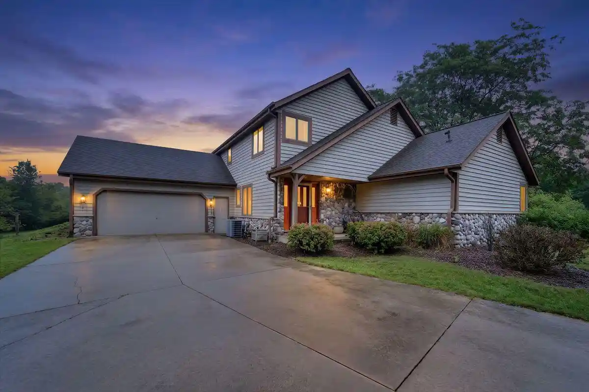 Photo 1 of Sale Pending at 6976 Druid Lake Rd, Hartford, WI 53027 | MLS# 1981893 | Listing updated on 2026-10-02