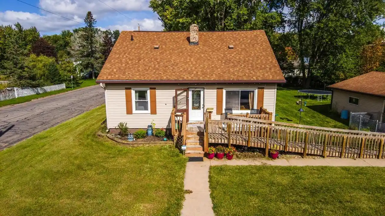 Photo 1 of Single family home for sale at 400 Wadleigh St, Stevens Point, WI 54481 | MLS# 50333183 | Listing updated on 2026-09-24