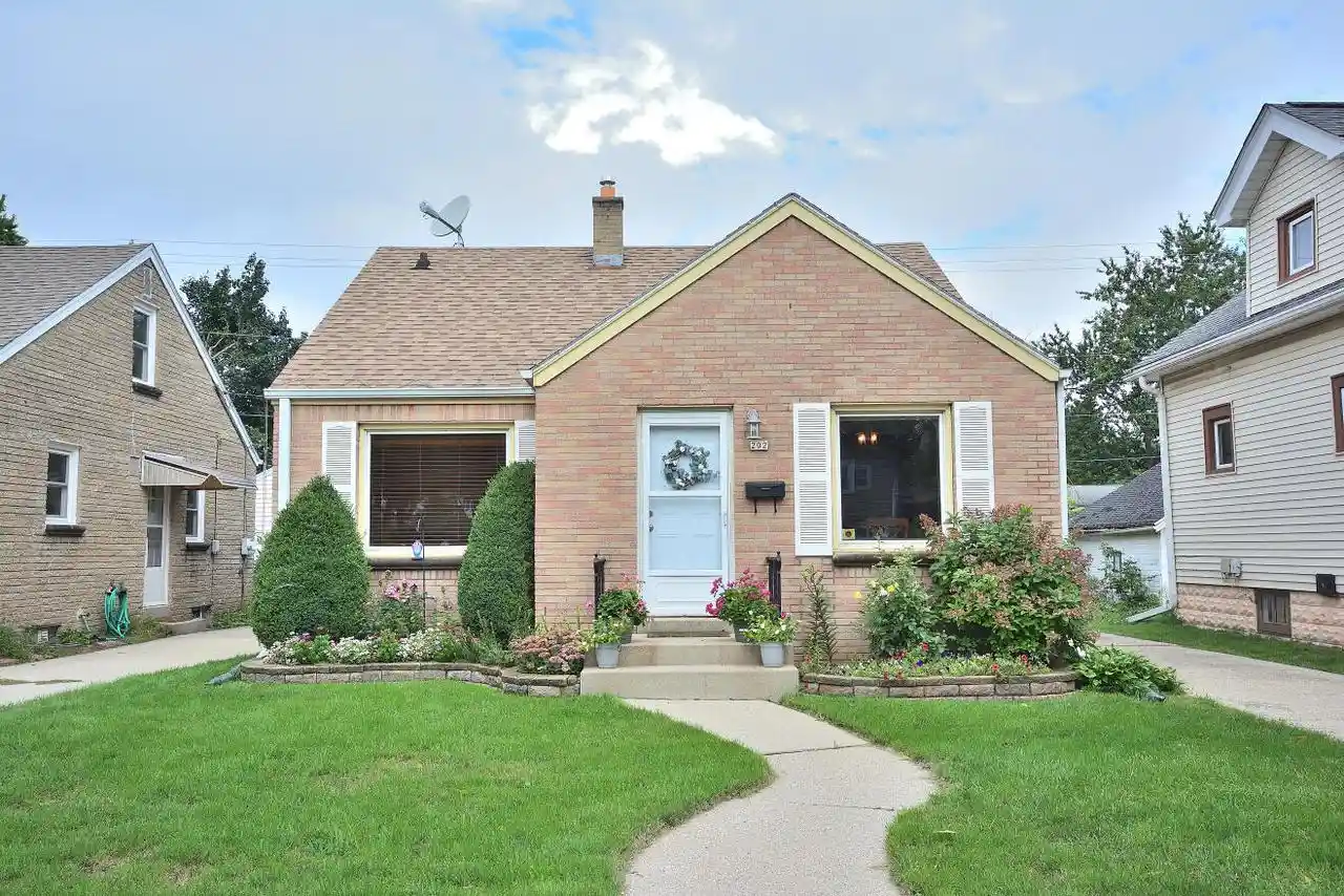 Photo 1 of Single family home for sale at 202 E Norwich St, Milwaukee, WI 53207 | MLS# 1981896 | Listing updated on 2026-10-03