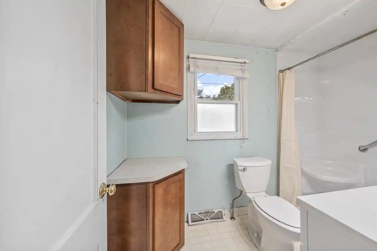Photo 3 of Single family home for sale at 1722 W Murdock Ave, Oshkosh, WI 54901 | MLS# 50333188 | Listing updated on 2026-09-27