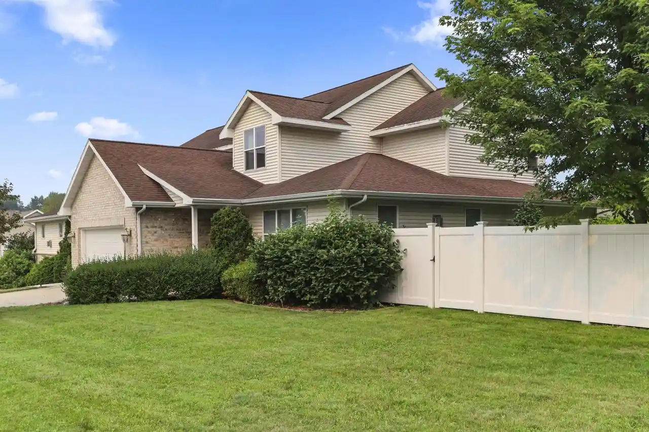 Photo 1 of Condo for sale at 854 Krause Rd, Green Bay, WI 54313 | MLS# 50333170 | Listing updated on 2026-09-24