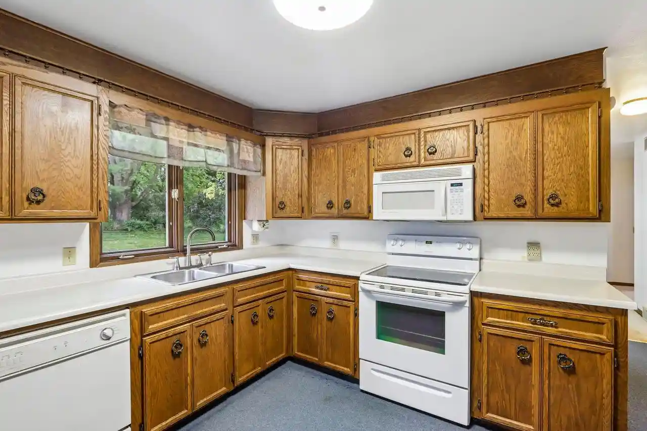 Photo 4 of Single family home for sale at 685 Oak Dr, Jefferson, WI 53549 | MLS# 1981916 | Listing updated on 2026-09-30