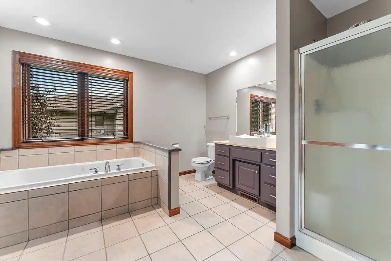 Photo 4 of Single family home for sale at 2328 Lost Dauphin Rd, De Pere, WI 54115 | MLS# 50333193 | Listing updated on 2026-10-08