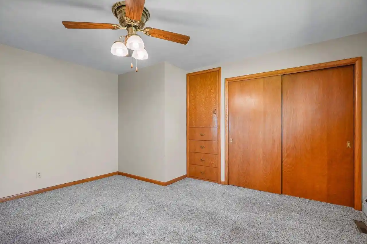 Photo 4 of Single family home for sale at 721 W Upham St, Marshfield, WI 54449 | MLS# 22604749 | Listing updated on 2026-10-07