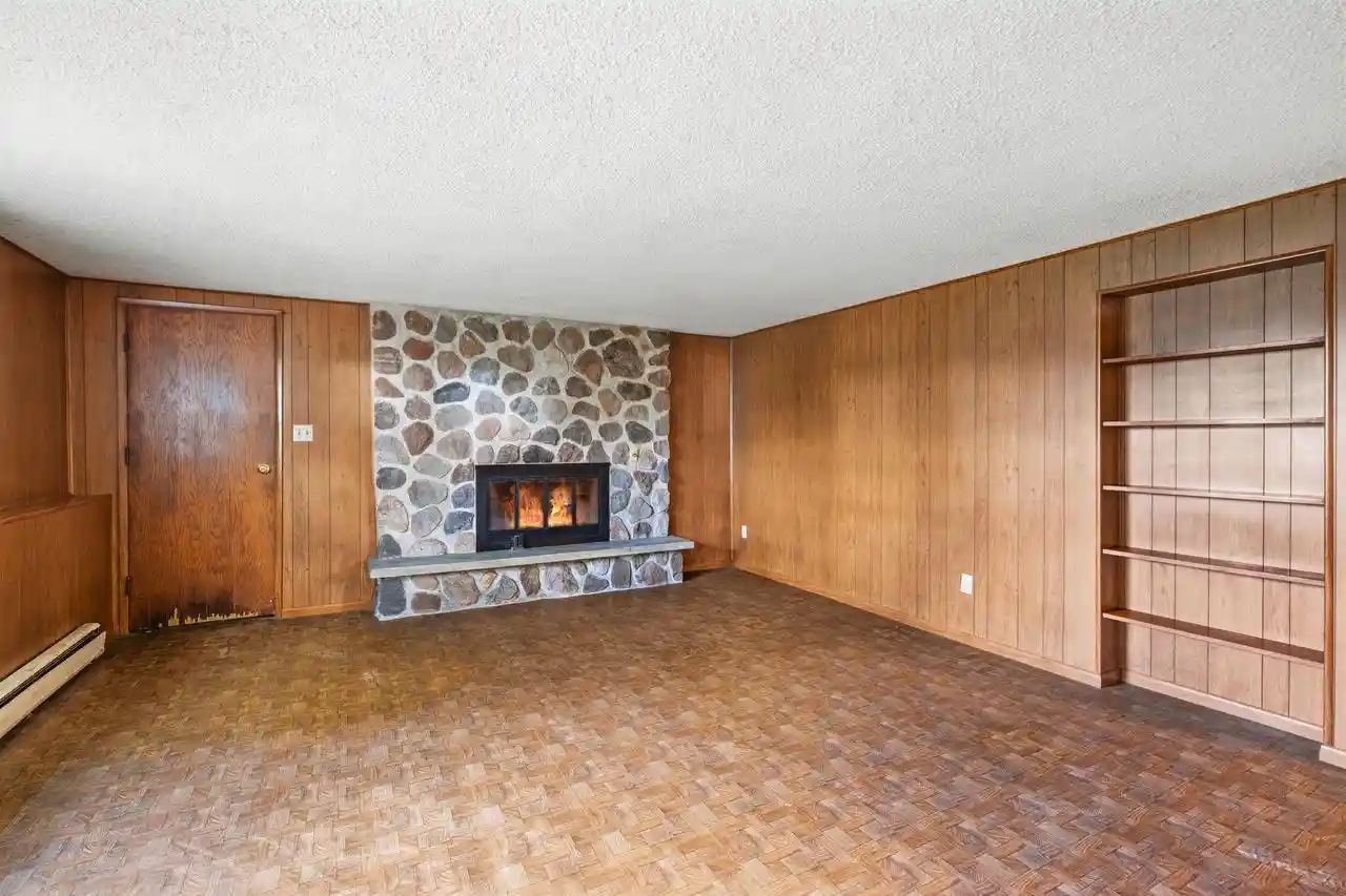 Photo 1 of Single family home for sale at 4703 7 Mile Rd, Caledonia, WI 53402 | MLS# 1981913 | Listing updated on 2026-09-24