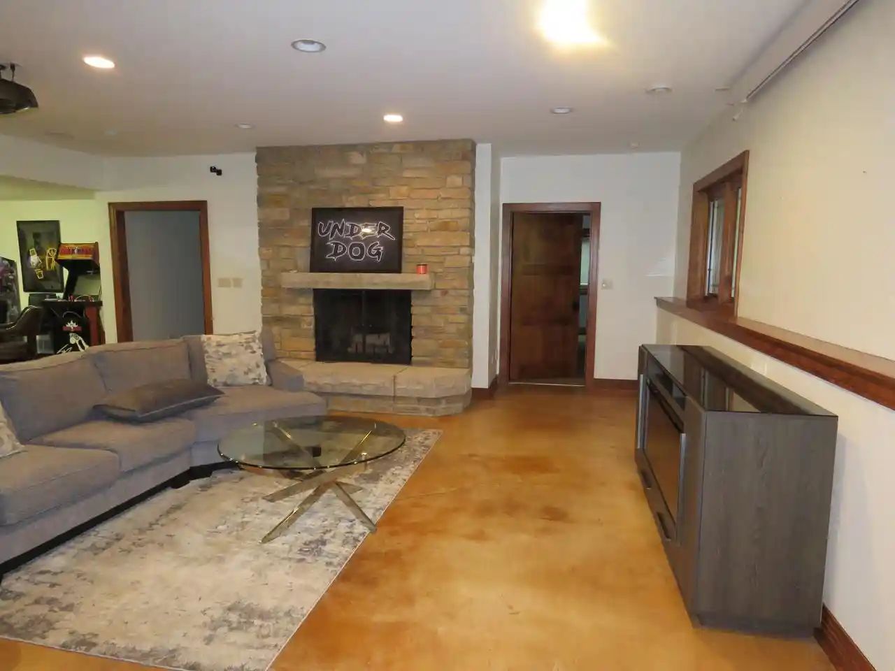 Photo 3 of Mansion for sale at 9090 N Range Line Rd, Milwaukee, WI 53217 | MLS# 2033355 | Listing updated on 2026-09-29