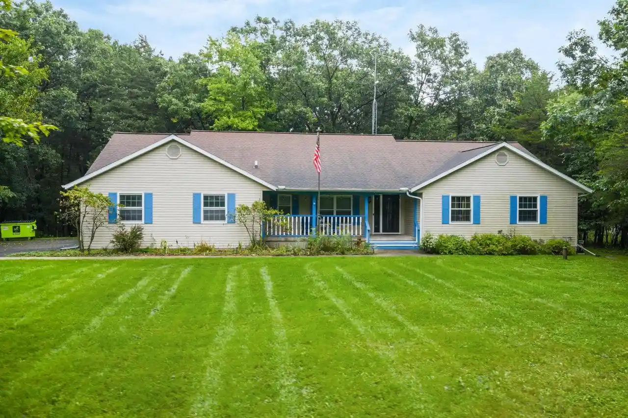 Photo 1 of Single family home for sale at S3714 S Bent Tree Dr, Baraboo, WI 53913 | MLS# 2033357 | Listing updated on 2026-10-01