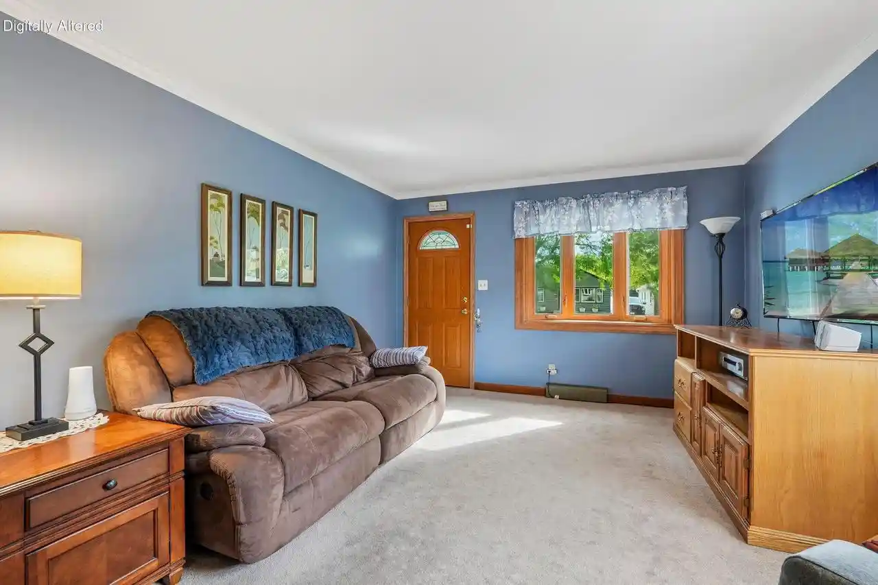 Photo 4 of Single family home for sale at 915 S 91st Street, Milwaukee, WI 53214 | MLS# 1981925 | Listing updated on 2026-09-28