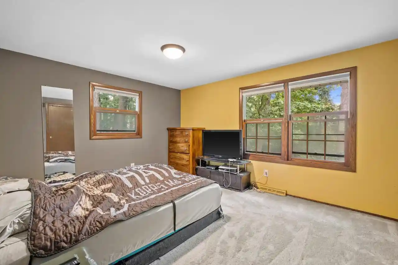 Photo 4 of Single family home for sale at N10w27463 Rolling Ridge Ct, Waukesha, WI 53188 | MLS# 1981929 | Listing updated on 2026-09-25