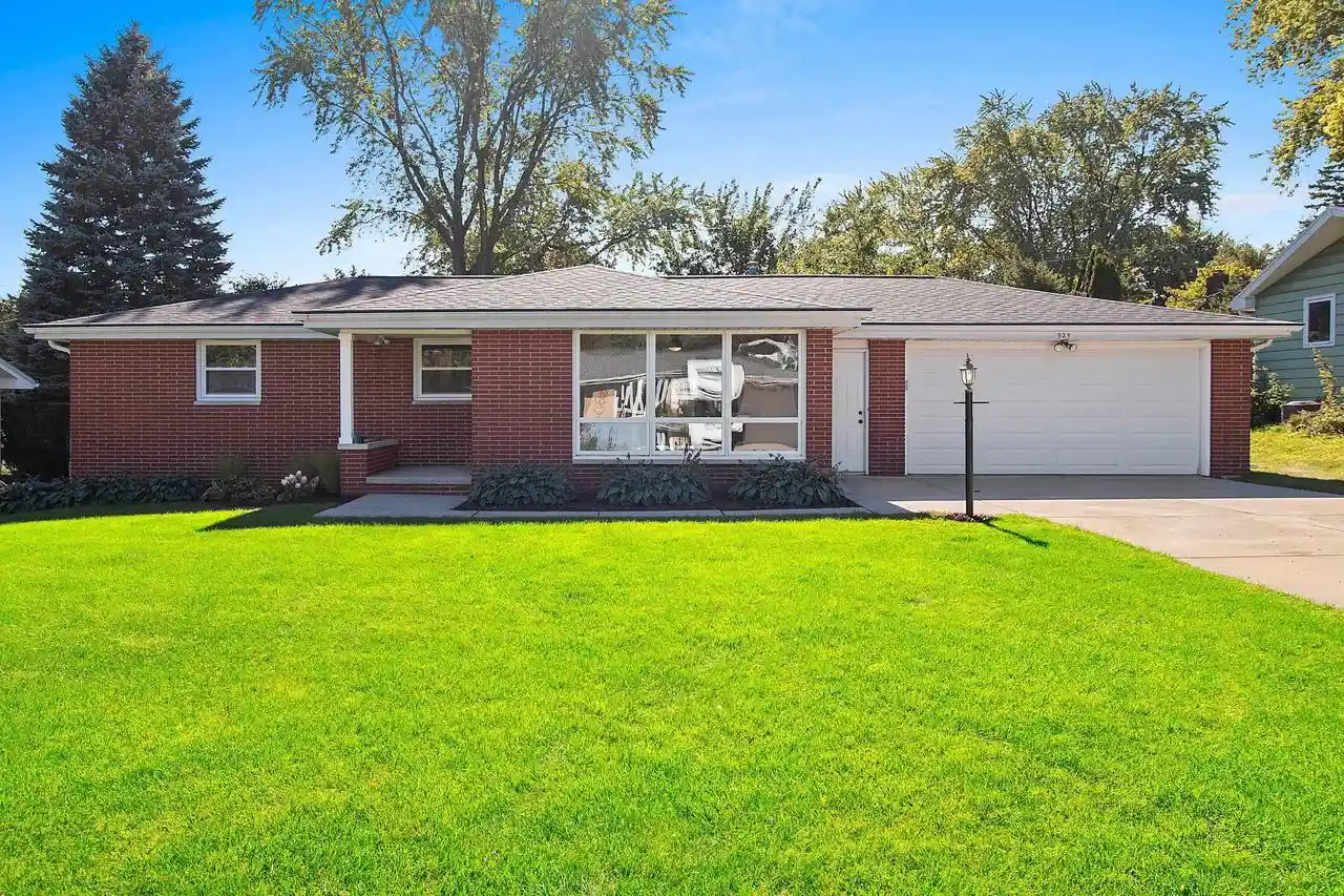 Photo 1 of Single family home for sale at 925 La Croix Ave, Green Bay, WI 54304 | MLS# 50333203 | Listing updated on 2026-09-24
