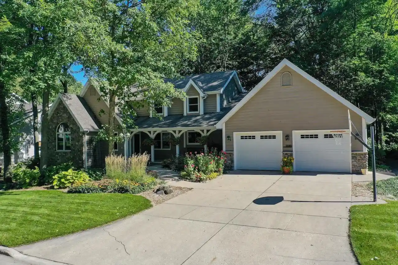 Single family home for sale at 2085 Crestwood Springs Dr, Green Bay, WI 54304 | MLS# 50333205