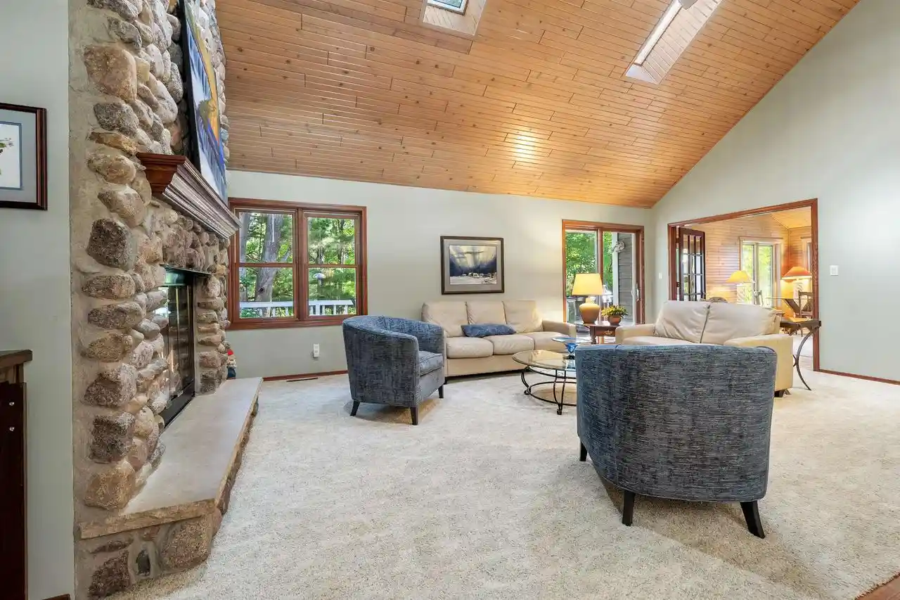 Photo 1 of Single family home for sale at 2085 Crestwood Springs Dr, Green Bay, WI 54304 | MLS# 50333205 | Listing updated on 2026-09-24
