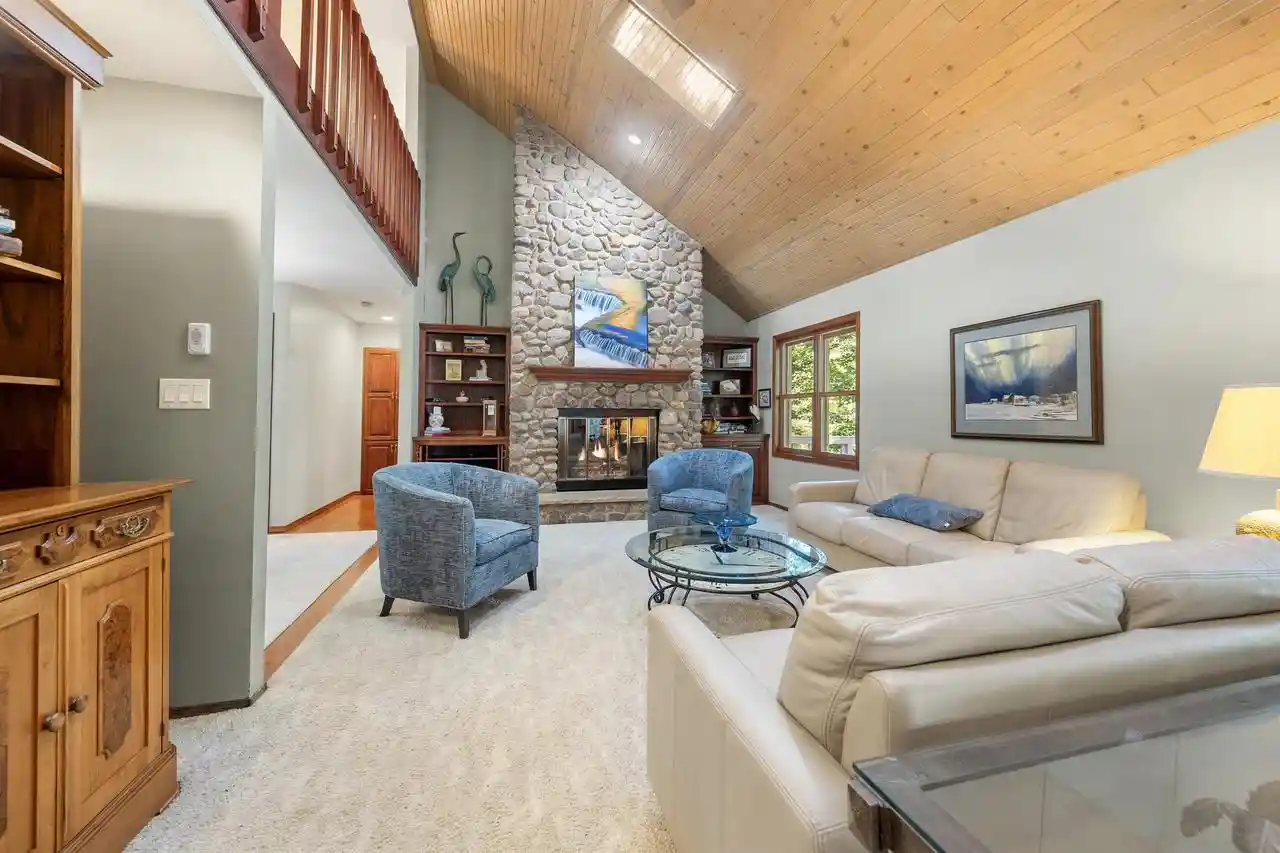 Photo 2 of Single family home for sale at 2085 Crestwood Springs Dr, Green Bay, WI 54304 | MLS# 50333205 | Listing updated on 2026-09-24