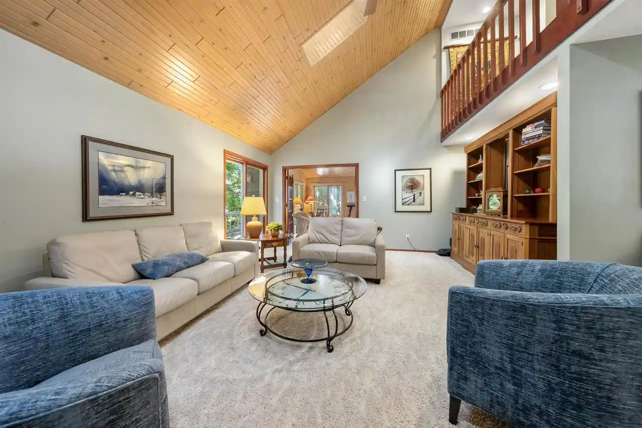 Photo 3 of Single family home for sale at 2085 Crestwood Springs Dr, Green Bay, WI 54304 | MLS# 50333205 | Listing updated on 2026-09-24