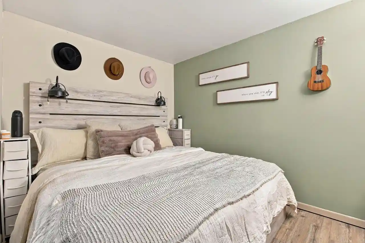 Photo 3 of Single family home for sale at 942 Wheelock Ave, Hartford, WI 53027 | MLS# 1981930 | Listing updated on 2026-09-27