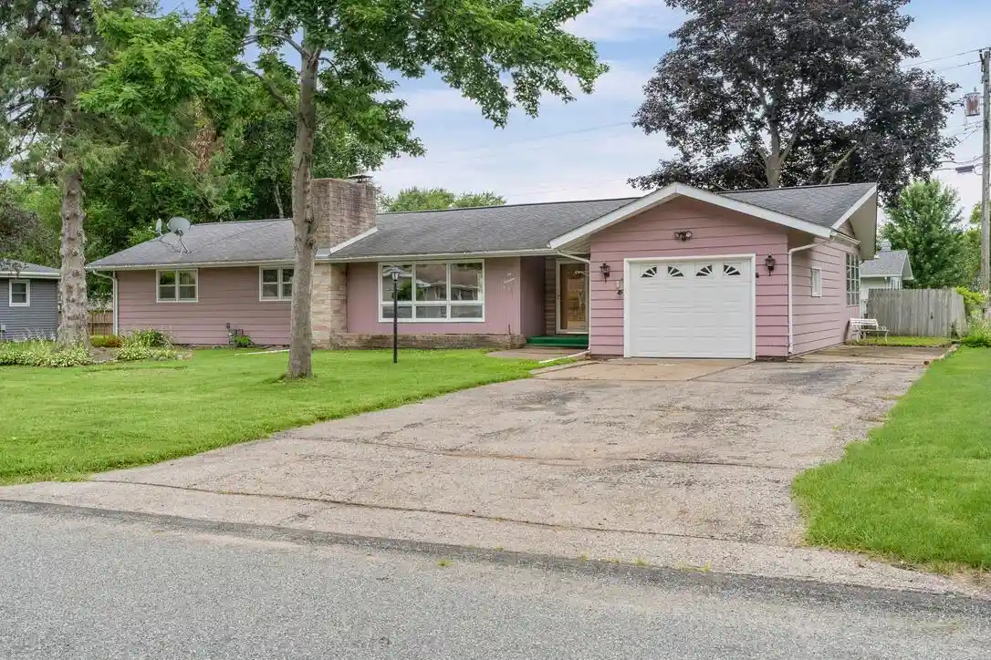Photo 1 of Sale Pending at 614 Gilster St, Onalaska, WI 54650 | MLS# 1981936 | Listing updated on 2026-09-30