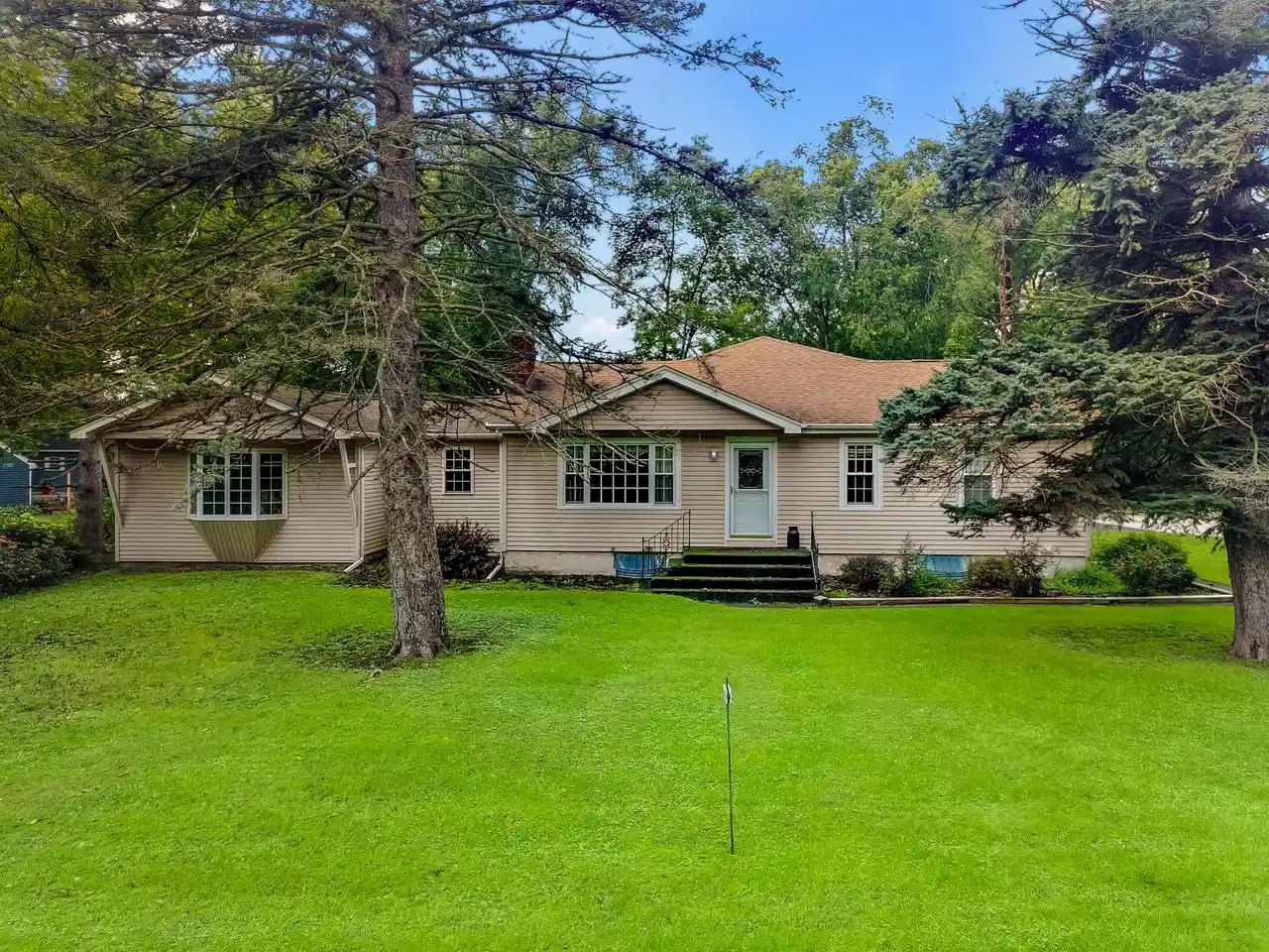 Photo 1 of Single family home for sale at N1409 N Hillside Blvd, Lake Geneva, WI 53147 | MLS# 1981947 | Listing updated on 2026-09-25