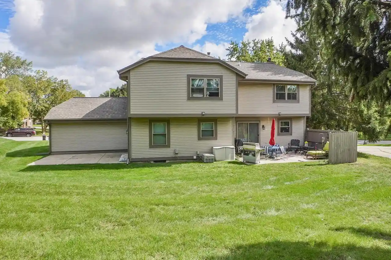 Photo 4 of Multi family home for sale at 399 Willow Grv Dr #397, Pewaukee, WI 53072 | MLS# 1981951 | Listing updated on 2026-10-05