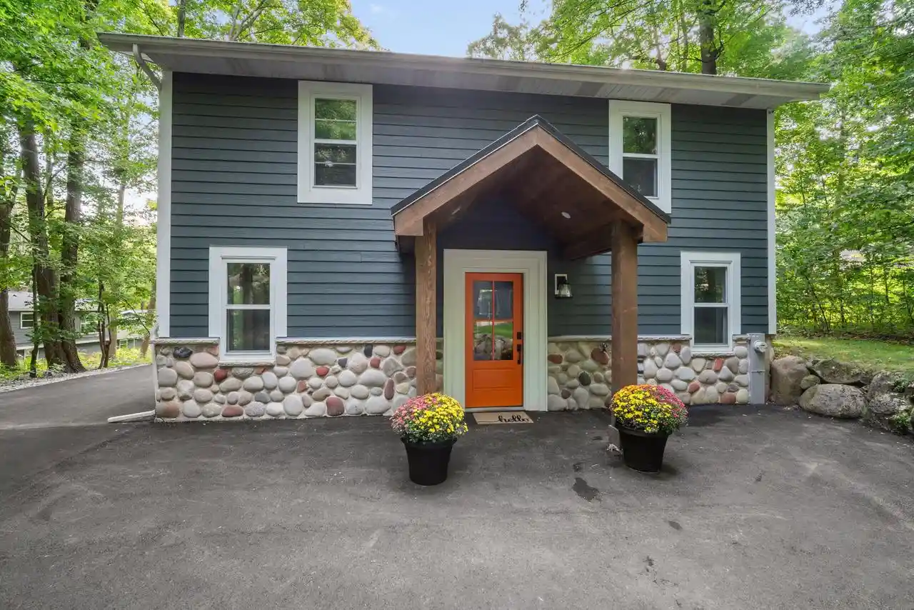 Photo 1 of Single family home for sale at 3951 Oak Ave, West Bend, WI 53095 | MLS# 1981950 | Listing updated on 2026-10-05