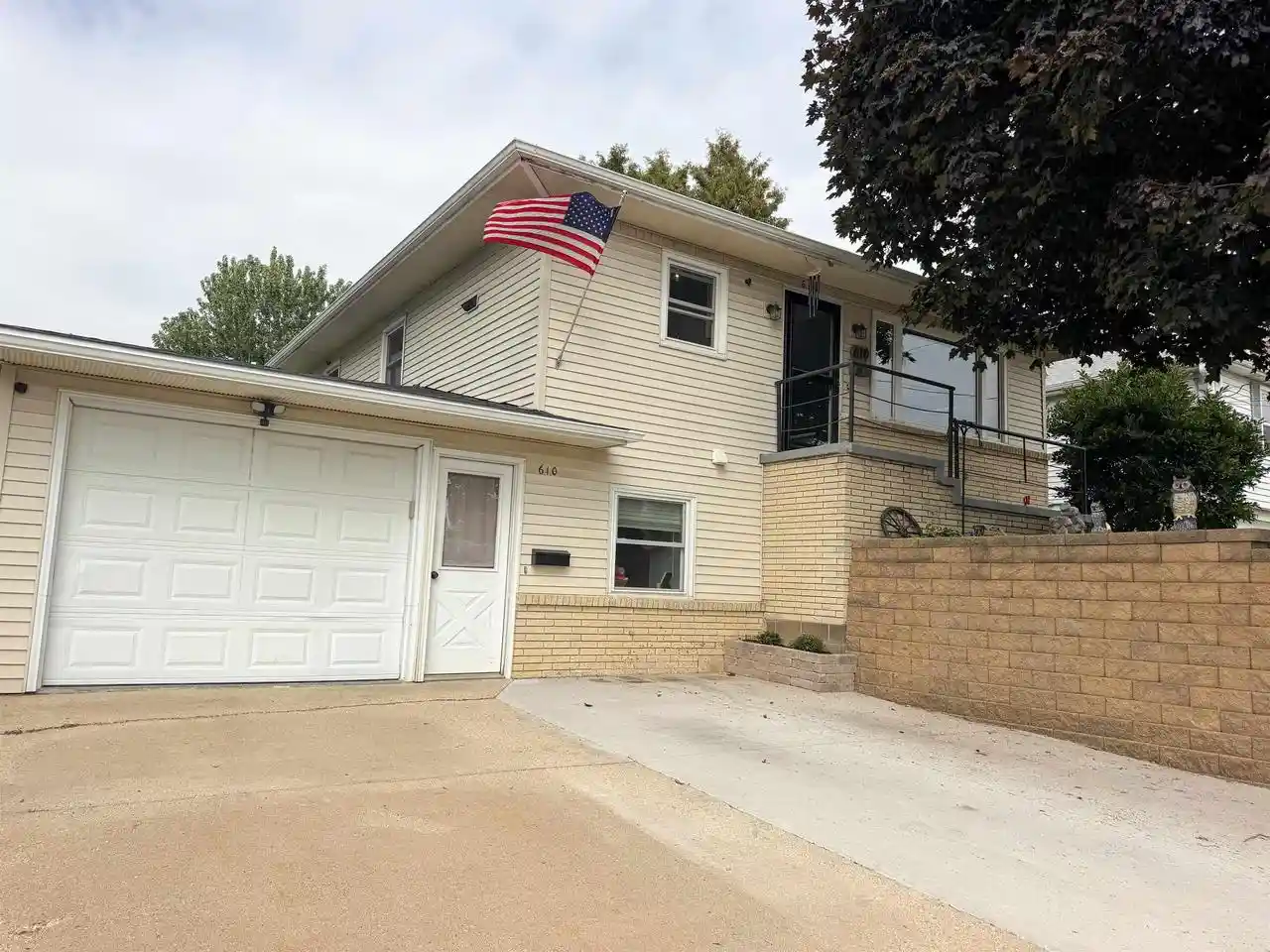 Photo 1 of Single family home for sale at 610 S Chestnut St, Platteville, WI 53818 | MLS# 2033374 | Listing updated on 2026-09-27