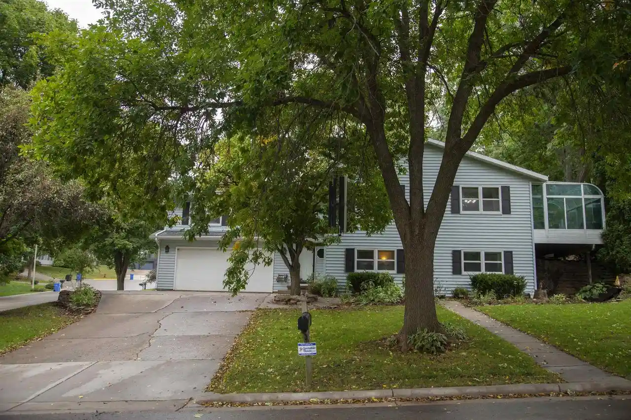 Photo 1 of Single family home for sale at 400 Oak Valley Rd, Mount Horeb, WI 53572 | MLS# 2033375 | Listing updated on 2026-10-07