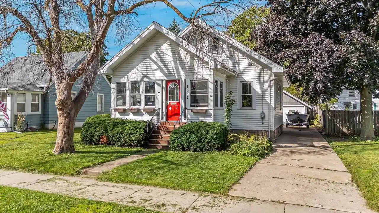 Photo 1 of Single family home for sale at 1637 Ontario St, Oshkosh, WI 54901 | MLS# 50333214 | Listing updated on 2026-10-02