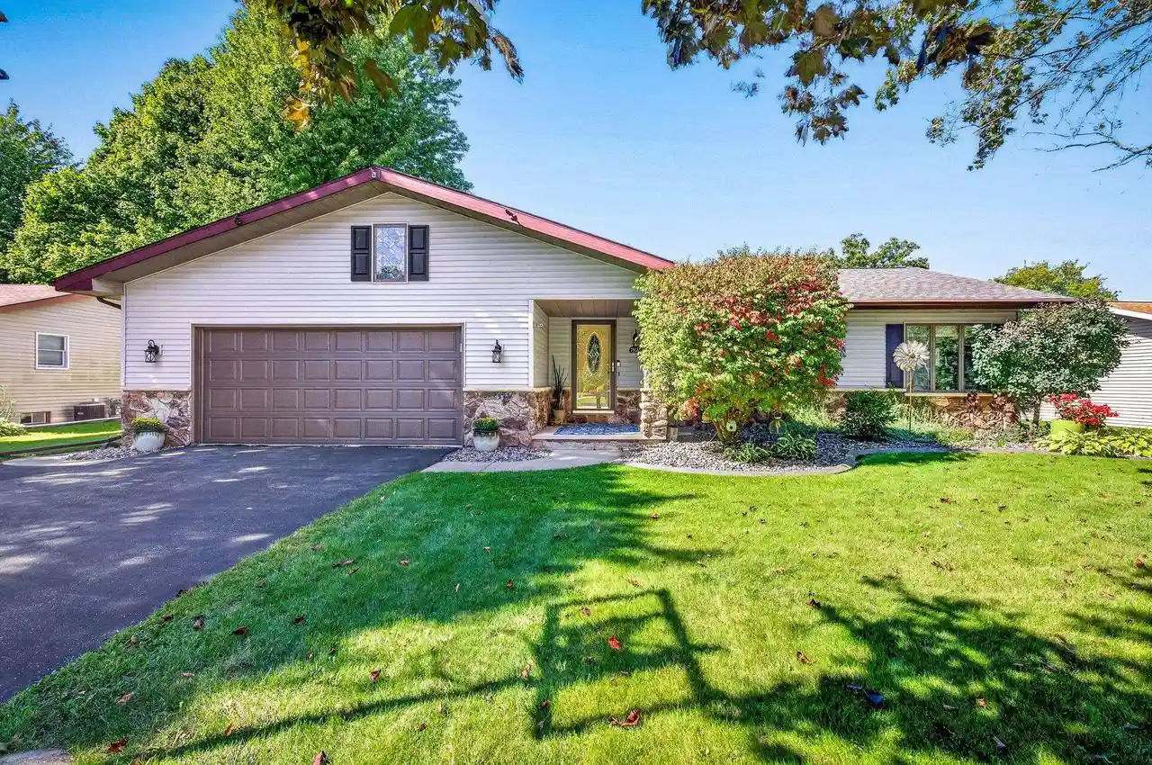 Photo 1 of Single family home for sale at 629 Woodside Dr, Seymour, WI 54165 | MLS# 50333225 | Listing updated on 2026-09-30