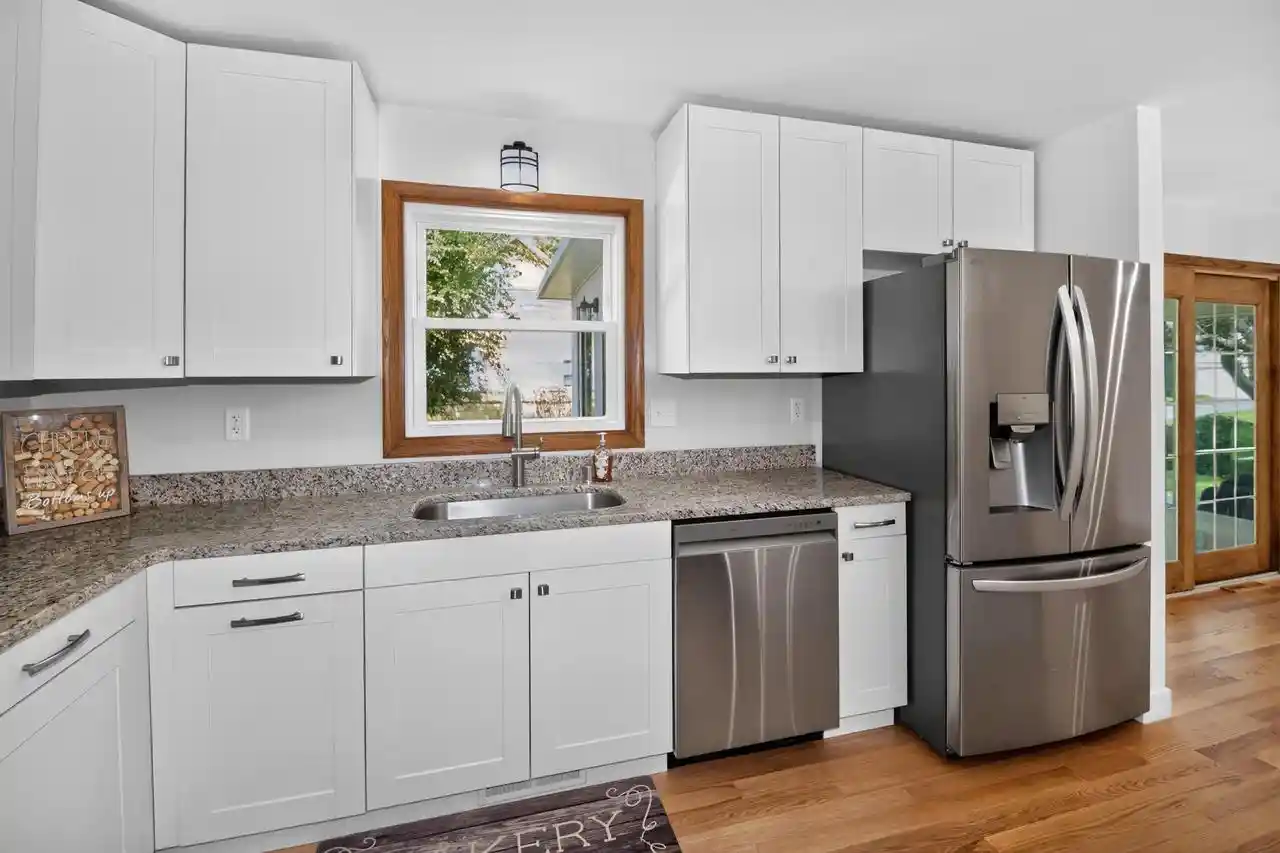 Photo 4 of Single family home for sale at 21300 Astolat Dr, Brookfield, WI 53045 | MLS# 1981988 | Listing updated on 2026-09-25
