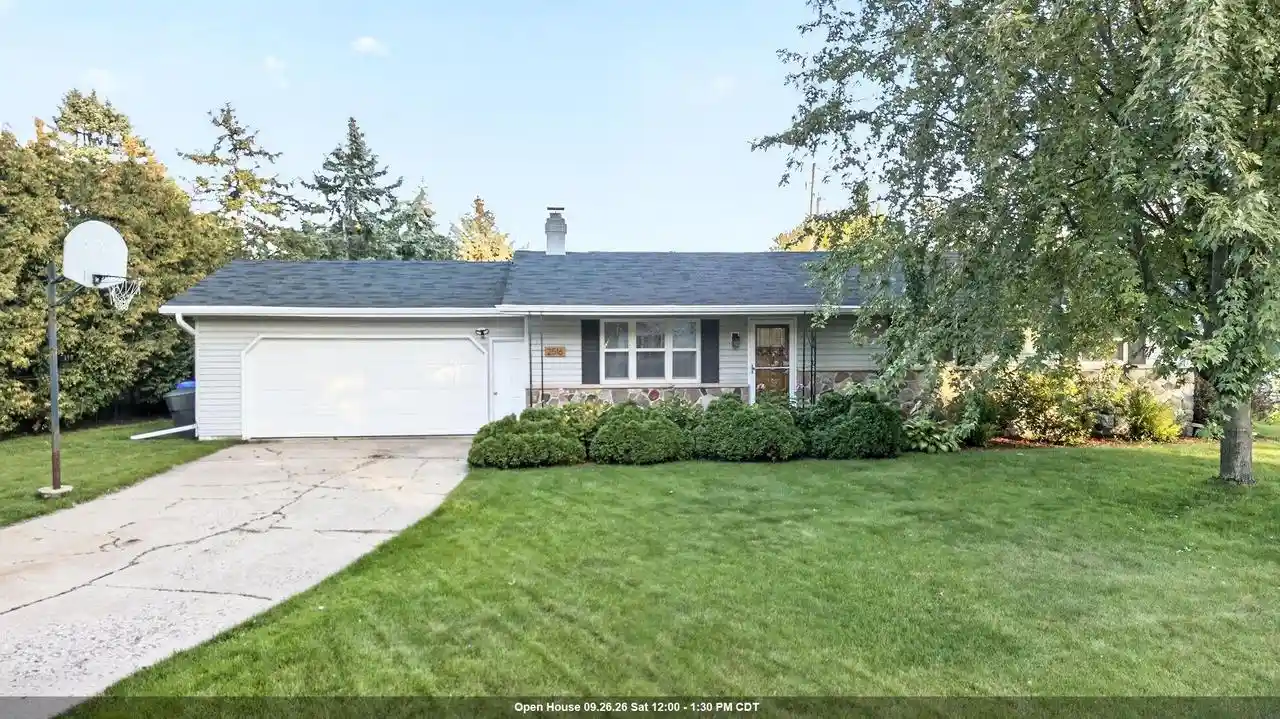 Single family home for sale at 2516 N Summit St, Appleton, WI 54914 | MLS# 50333222