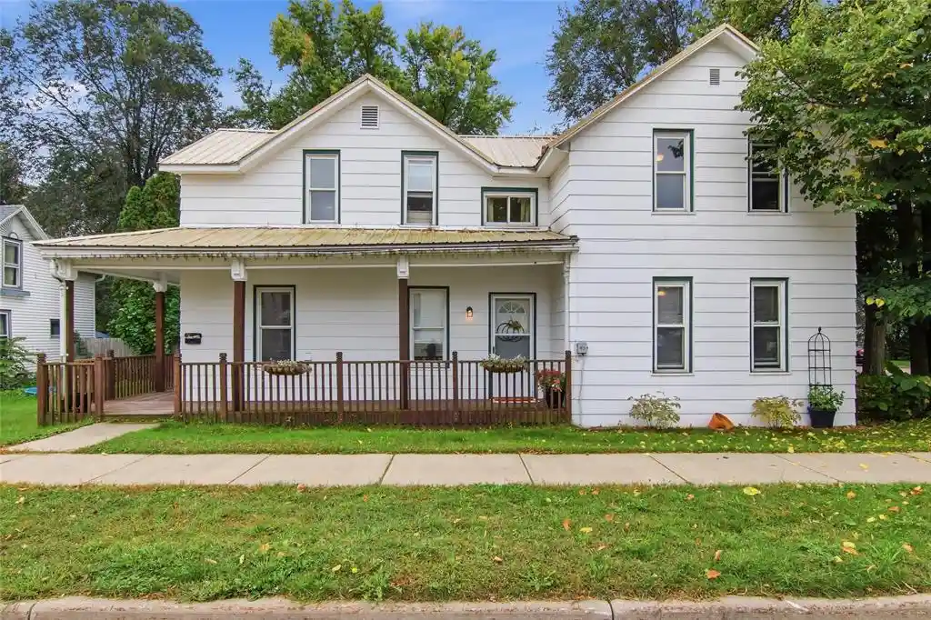 Photo 1 of Single family home for sale at 465 W Spruce St, Chippewa Falls, WI 54729 | MLS# 1605403 | Listing updated on 2026-10-02