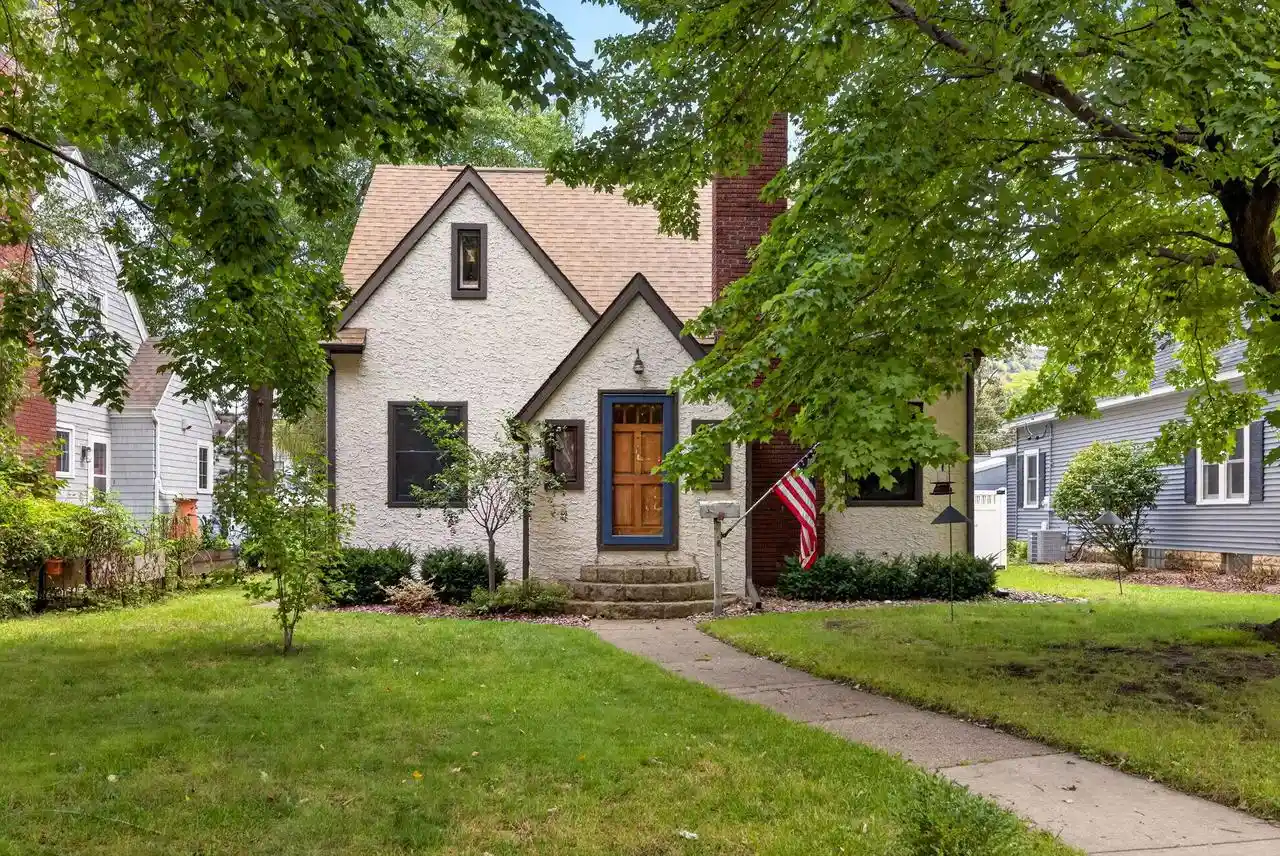Photo 1 of Sale Pending at 416 22nd Street N St, La Crosse, WI 54601 | MLS# 1981991 | Listing updated on 2026-09-30