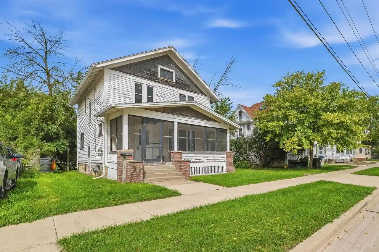 Photo 1 of Sale Pending at 910 S Spring St, Beaver Dam, WI 53916 | MLS# 2033413 | Listing updated on 2026-10-01